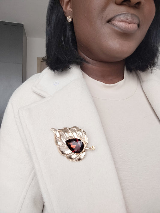 Memoria statement brooch